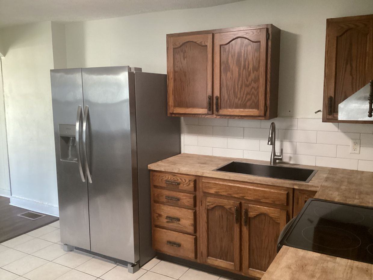 3831 E 11th St - Photo 2 of 5