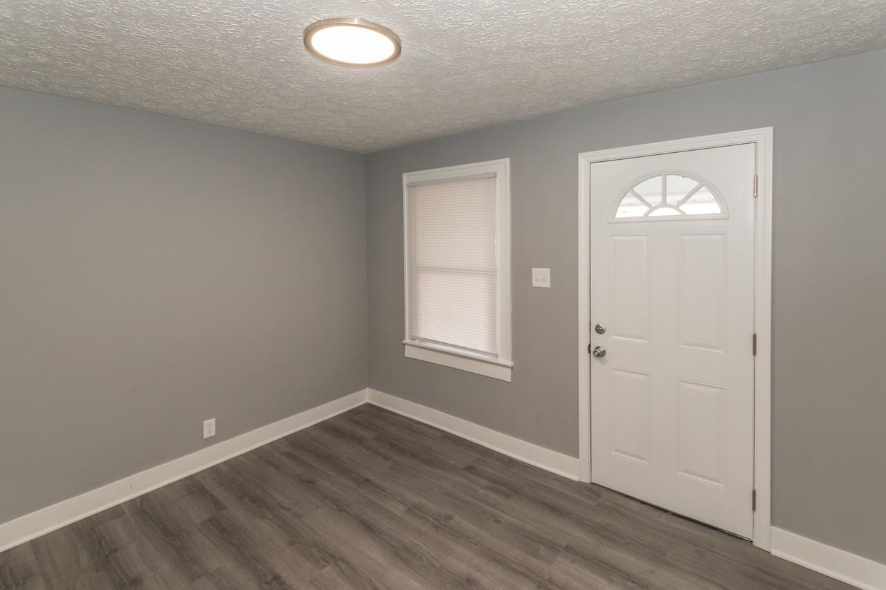 3831 E 11th St - Photo 4 of 5