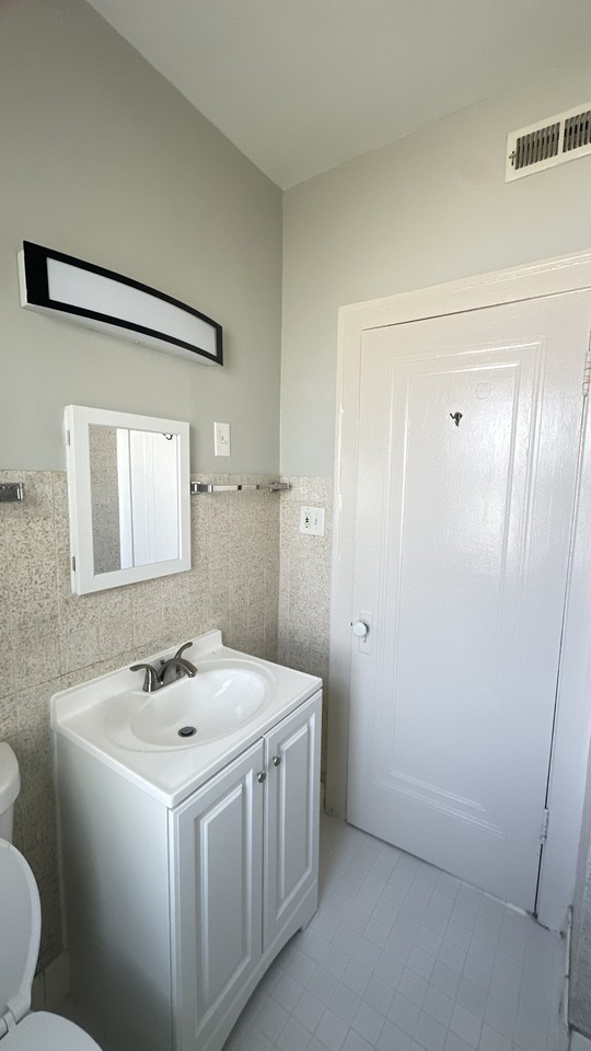 4812 North Kilpatrick Avenue - Photo 3 of 9