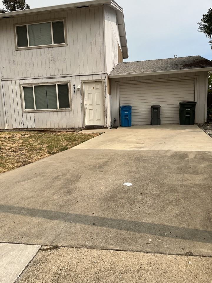 1335 Hobart Drive - Photo 2 of 11