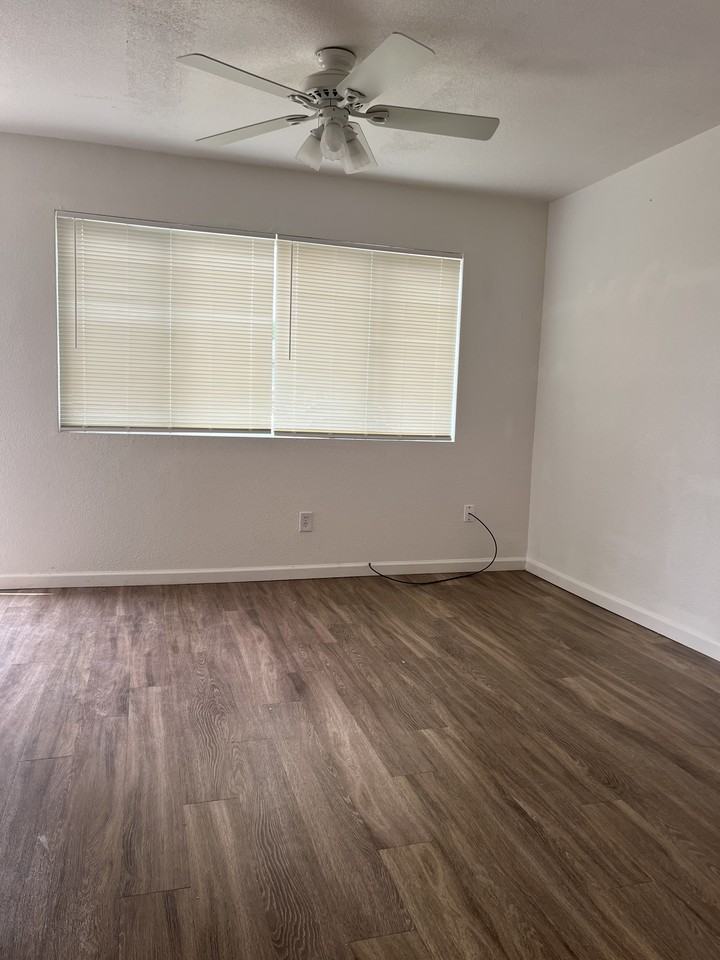 1335 Hobart Drive - Photo 3 of 11