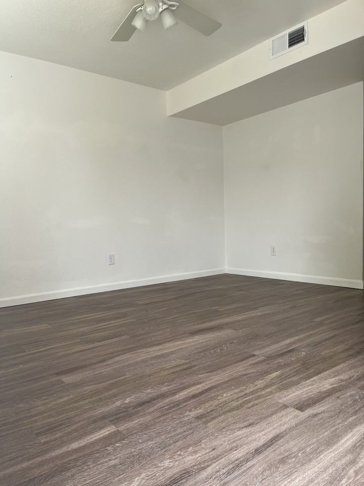 1335 Hobart Drive - Photo 4 of 11