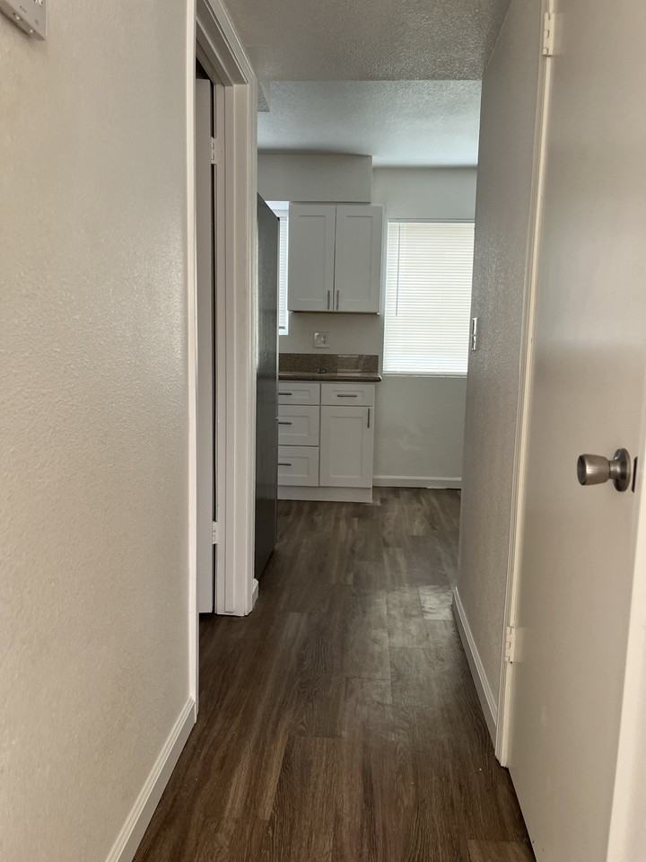 1335 Hobart Drive - Photo 5 of 11