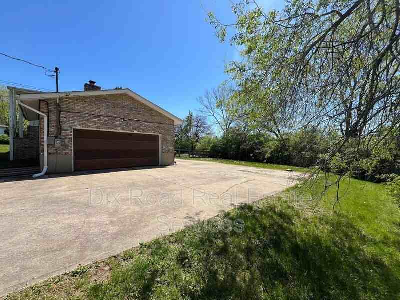 39 Bluegrass Ct - Photo 4 of 36