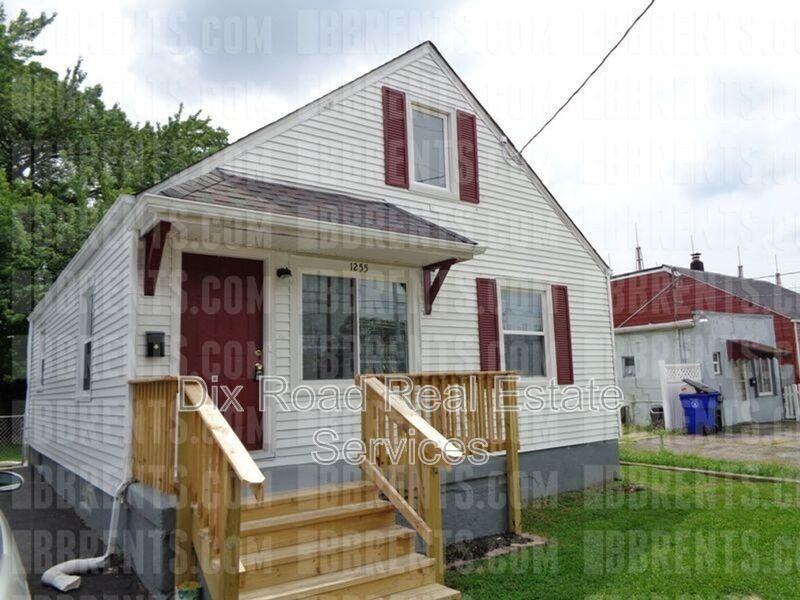 1255 Hooven Ave - Photo 3 of 25