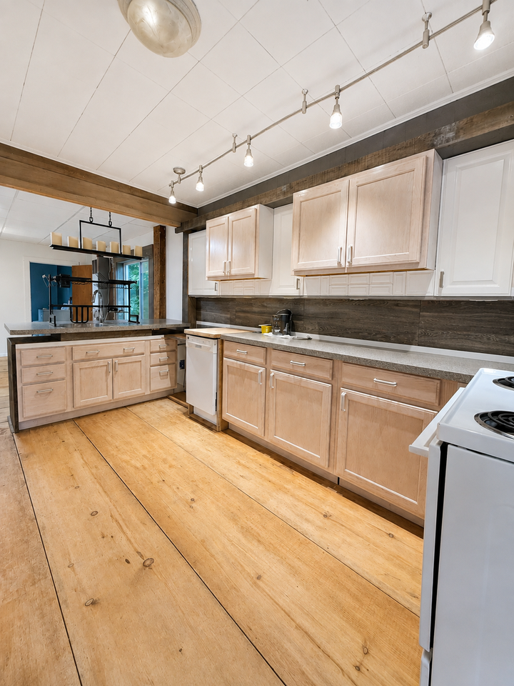58 High Street - Photo 3 of 8