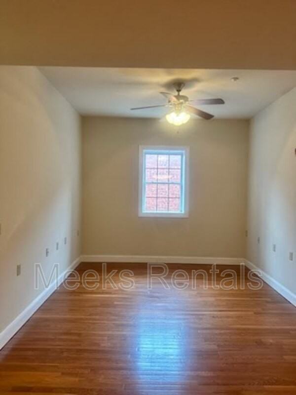 1095 Main St #6 - Photo 2 of 7