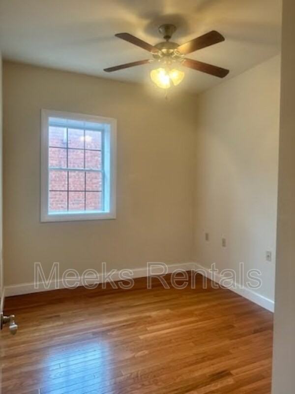 1095 Main St #6 - Photo 4 of 7