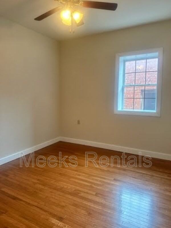1095 Main St #6 - Photo 5 of 7