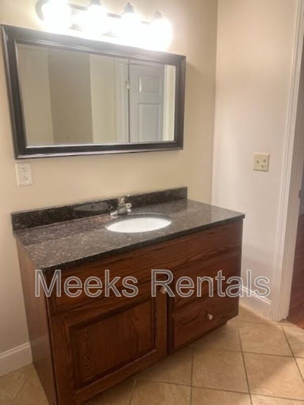 1095 Main St #6 - Photo 7 of 7