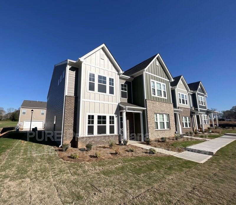 1106 Foundry Dr - Photo 3 of 24