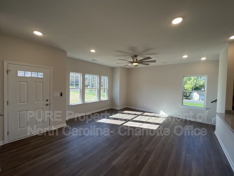 1106 Foundry Dr - Photo 4 of 24