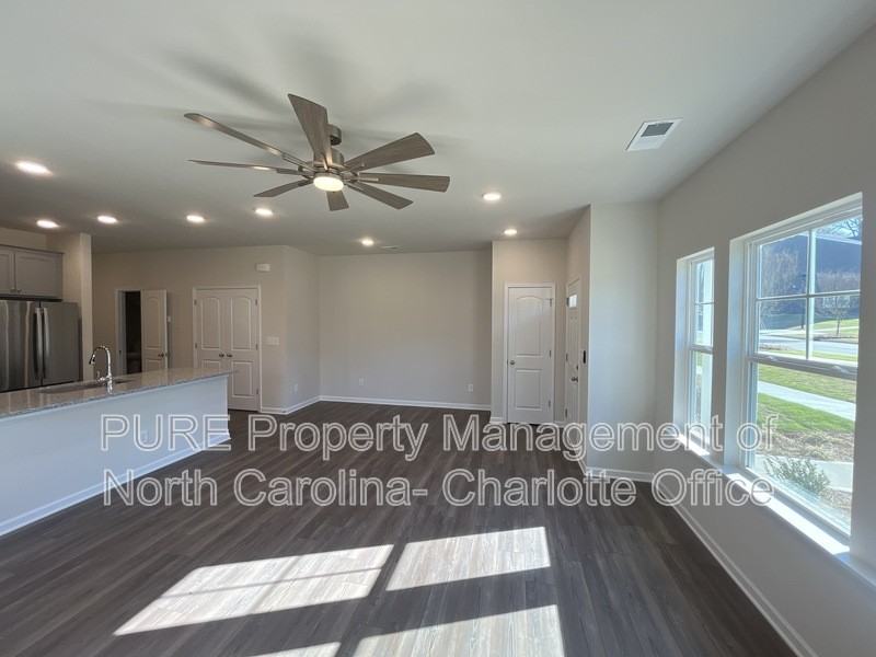 1106 Foundry Dr - Photo 5 of 24