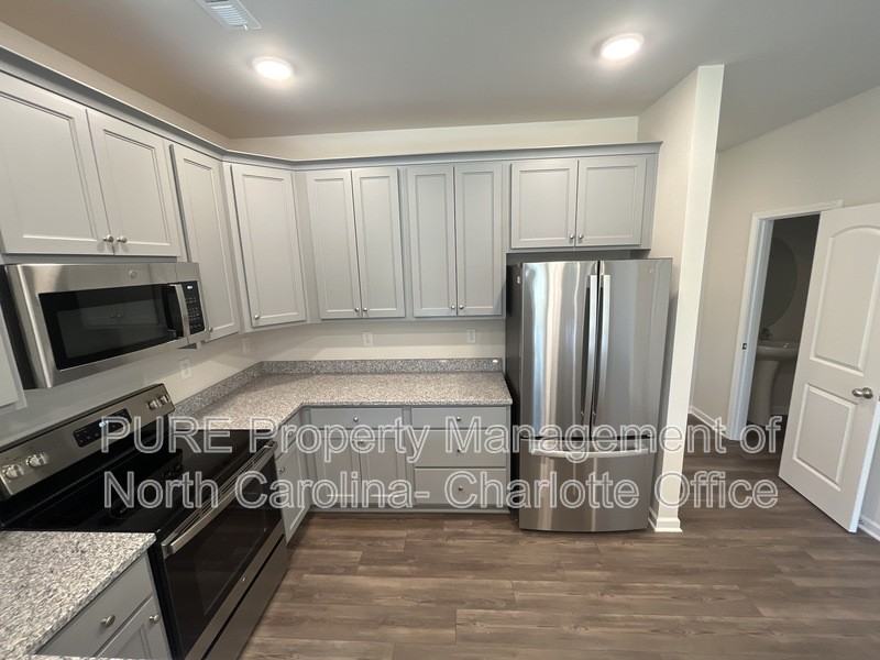 1106 Foundry Dr - Photo 6 of 24