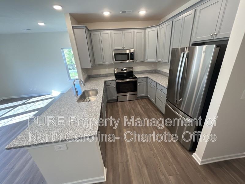 1106 Foundry Dr - Photo 7 of 24