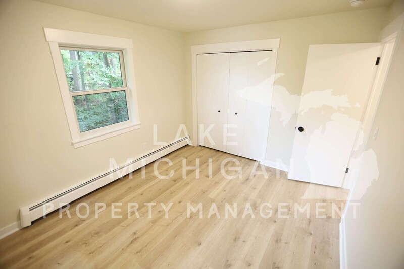 881 Emerald Ave Ne - Photo 4 of 6