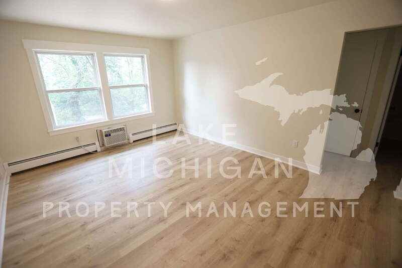 881 Emerald Ave Ne - Photo 5 of 6