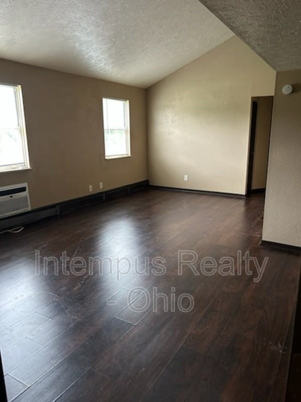 3805 Indian Run Dr #9 - Photo 3 of 10
