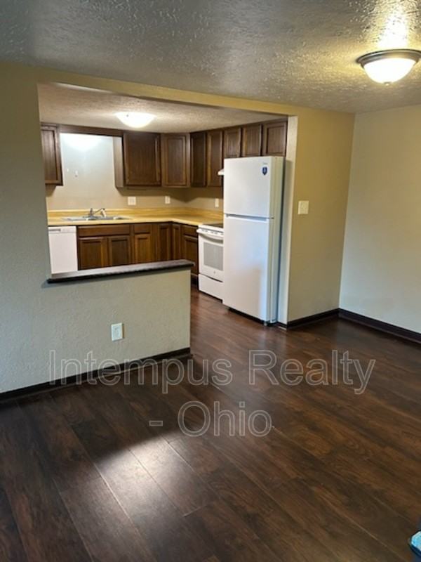 3805 Indian Run Dr #9 - Photo 4 of 10