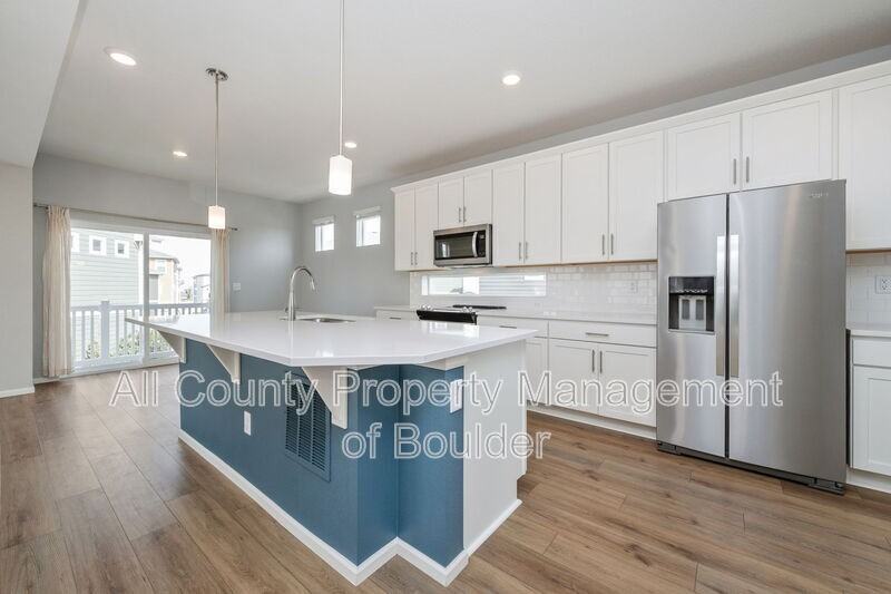 1111 Highview Dr - Photo 2 of 25