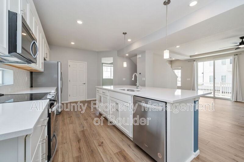 1111 Highview Dr - Photo 3 of 25