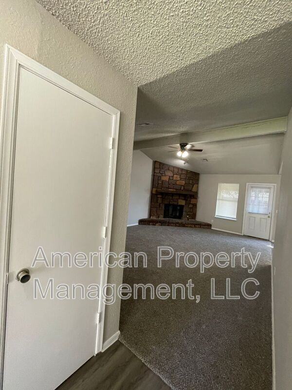 P2 - Photo 2 of 14