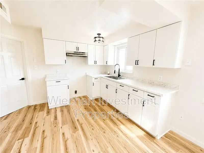 104 W Sunrise Ave - Photo 4 of 18