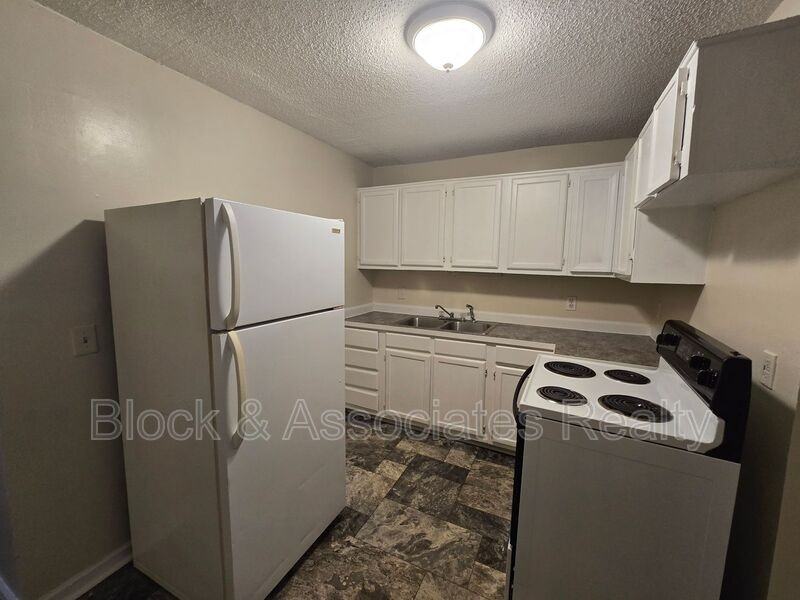 213 Baker Rd - Photo 3 of 8