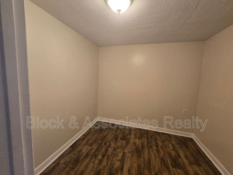 213 Baker Rd - Photo 4 of 8