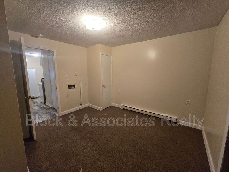 213 Baker Rd - Photo 5 of 8
