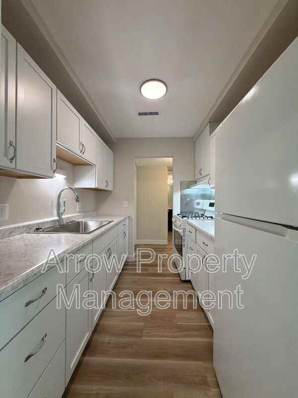 2119 Arbor St - Photo 2 of 17
