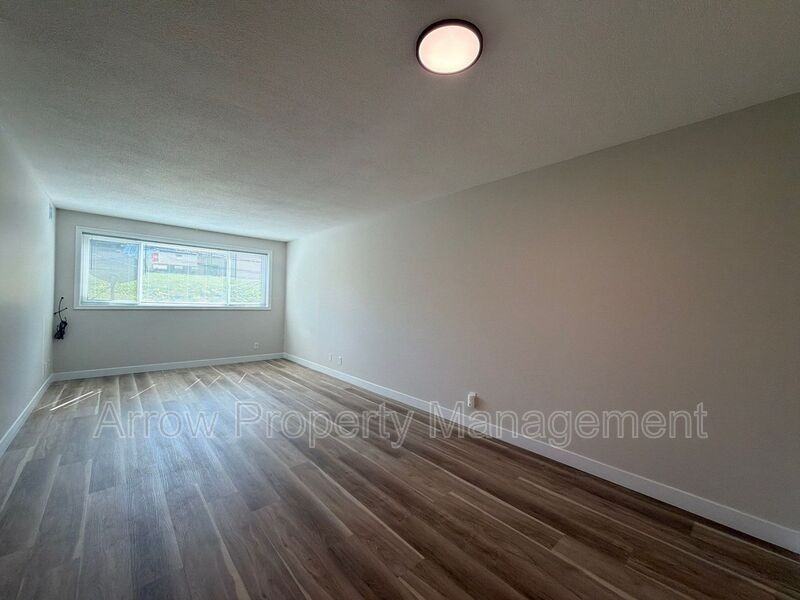 2119 Arbor St - Photo 4 of 17