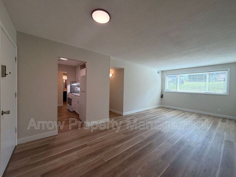 2119 Arbor St - Photo 5 of 17