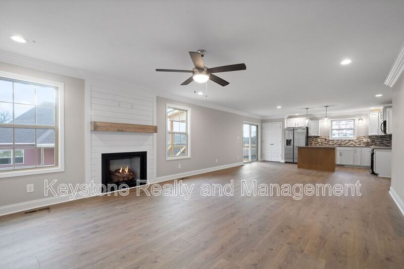 1684 Heritage Dr - Photo 2 of 12