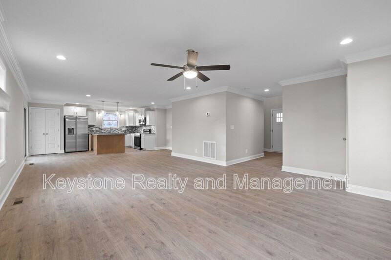 1684 Heritage Dr - Photo 3 of 12