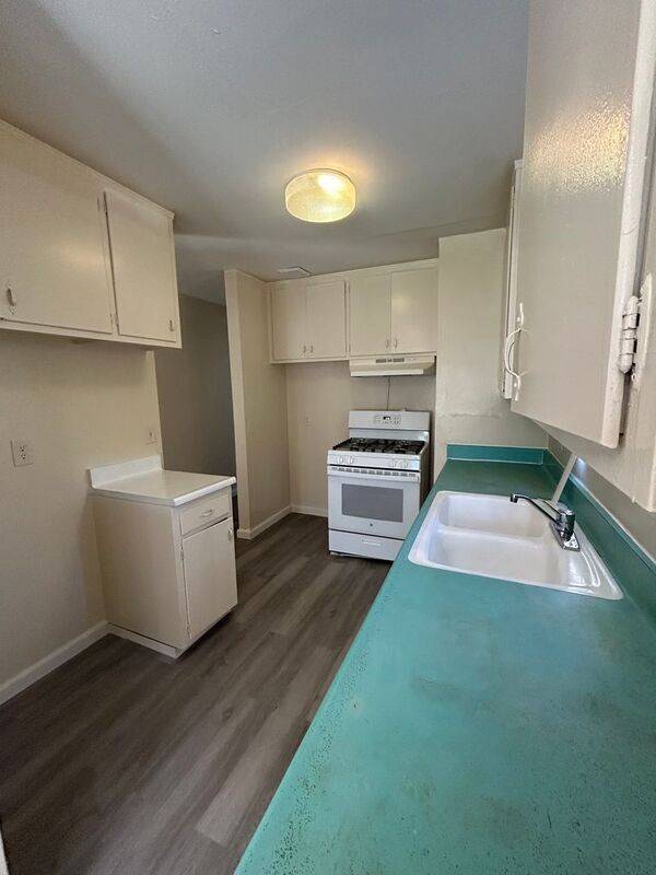 1818 Skyline Dr - Photo 3 of 19