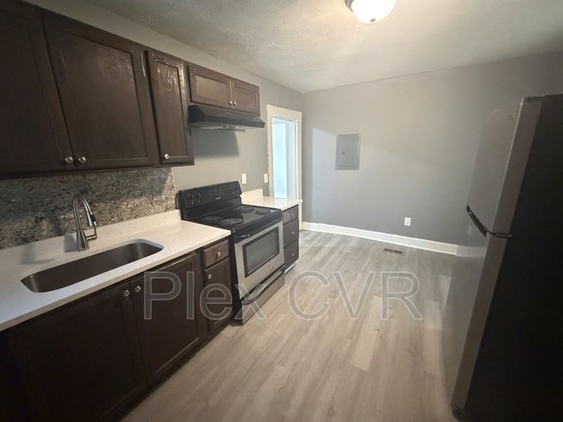 3143 Hubbard St - Photo 5 of 7