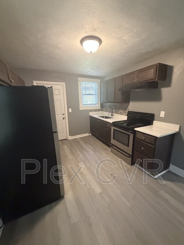 3143 Hubbard St - Photo 6 of 7