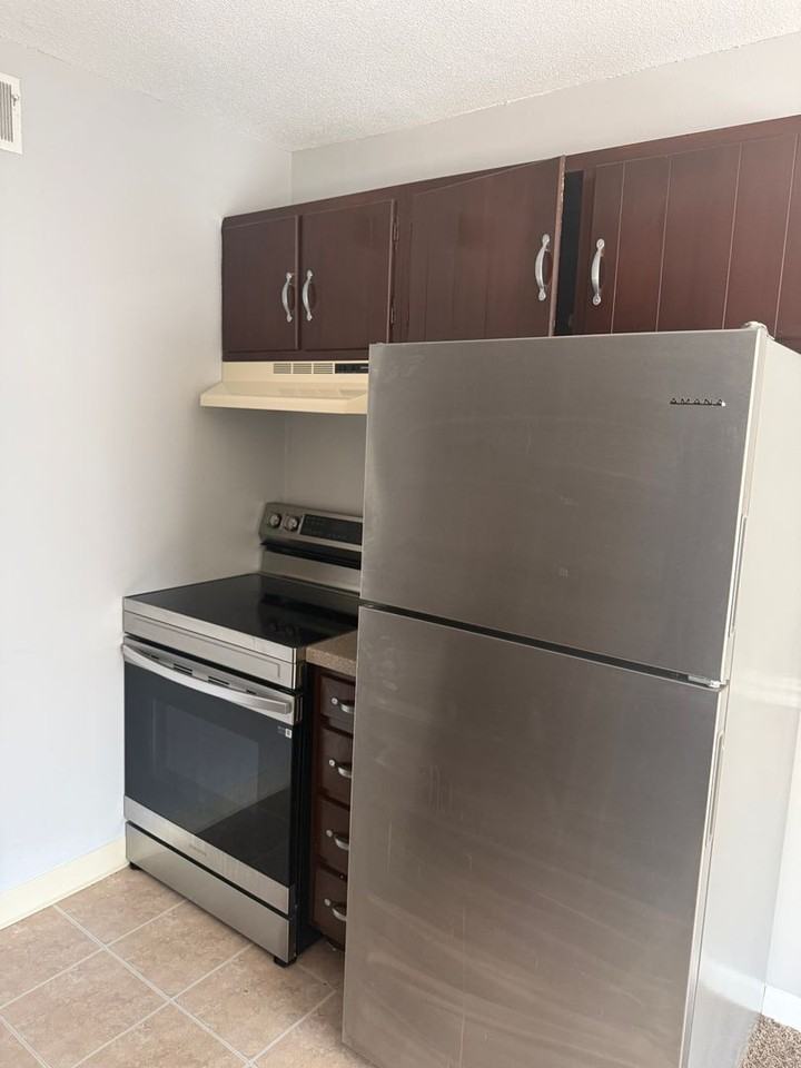 Oaks Of Kenwood - Photo 2 of 9