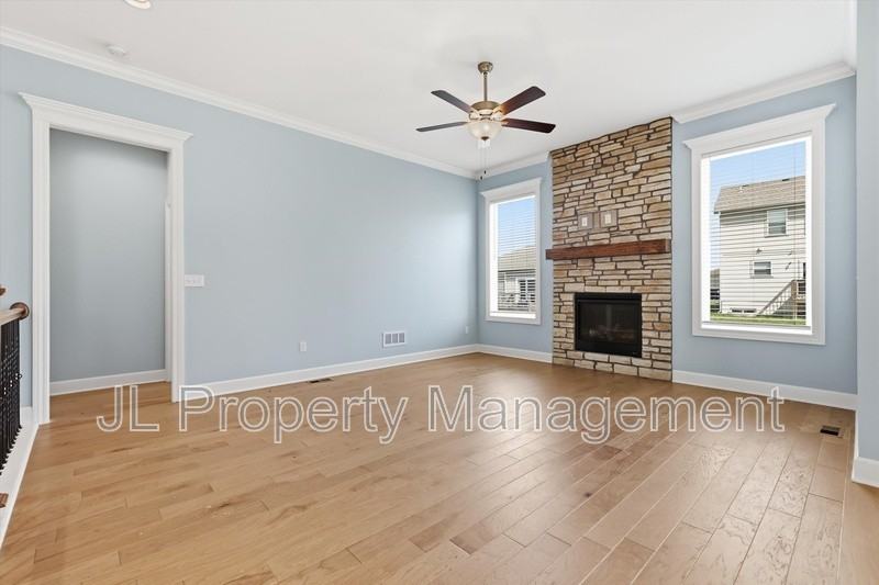 15348 Jessica St - Photo 2 of 16