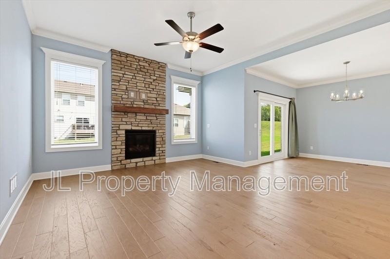 15348 Jessica St - Photo 3 of 16
