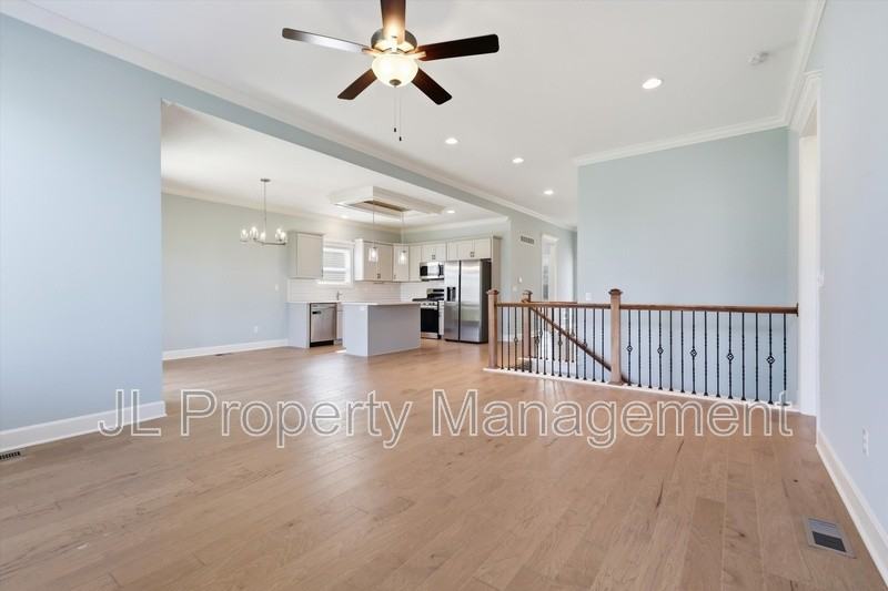 15348 Jessica St - Photo 4 of 16