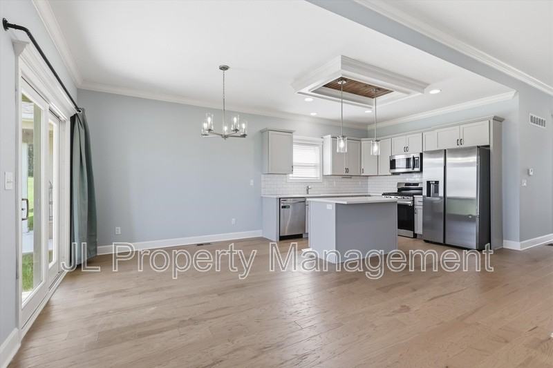 15348 Jessica St - Photo 5 of 16