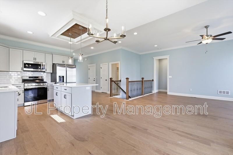 15348 Jessica St - Photo 6 of 16