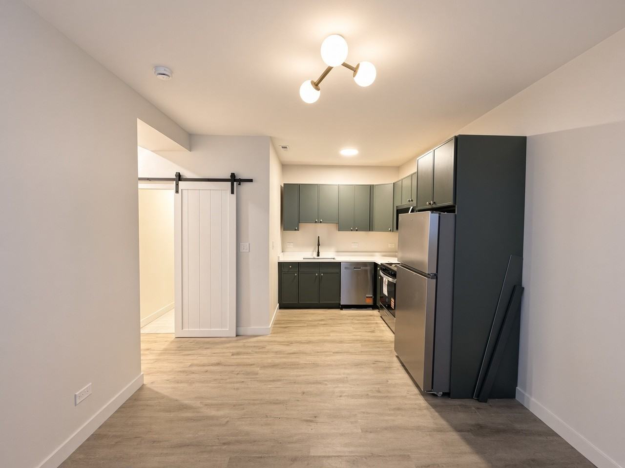 1635 W Cornelia Ave #G - Photo 4 of 26