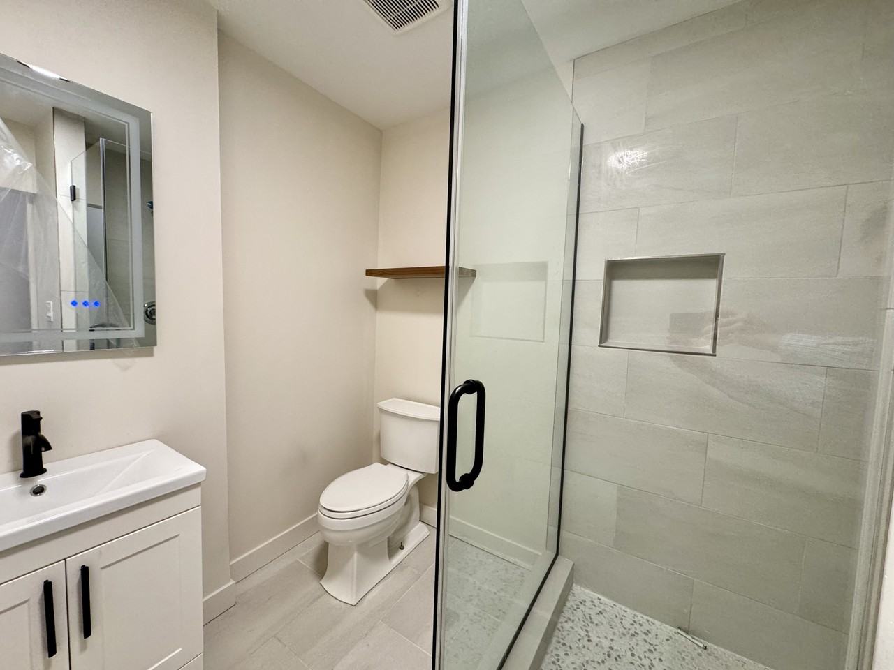 1635 W Cornelia Ave #G - Photo 7 of 26