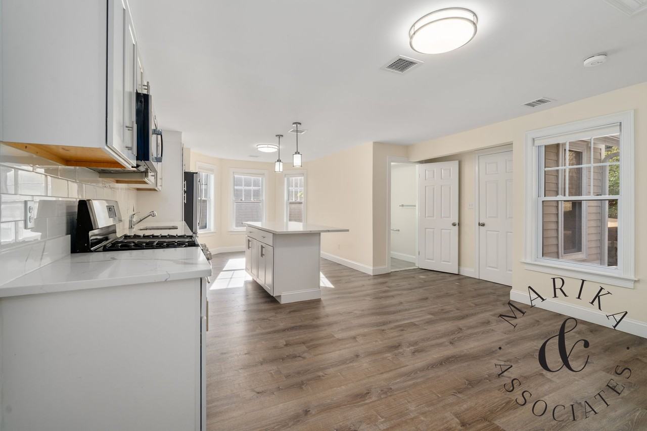 22 Oakland St #B - Photo 2 of 24