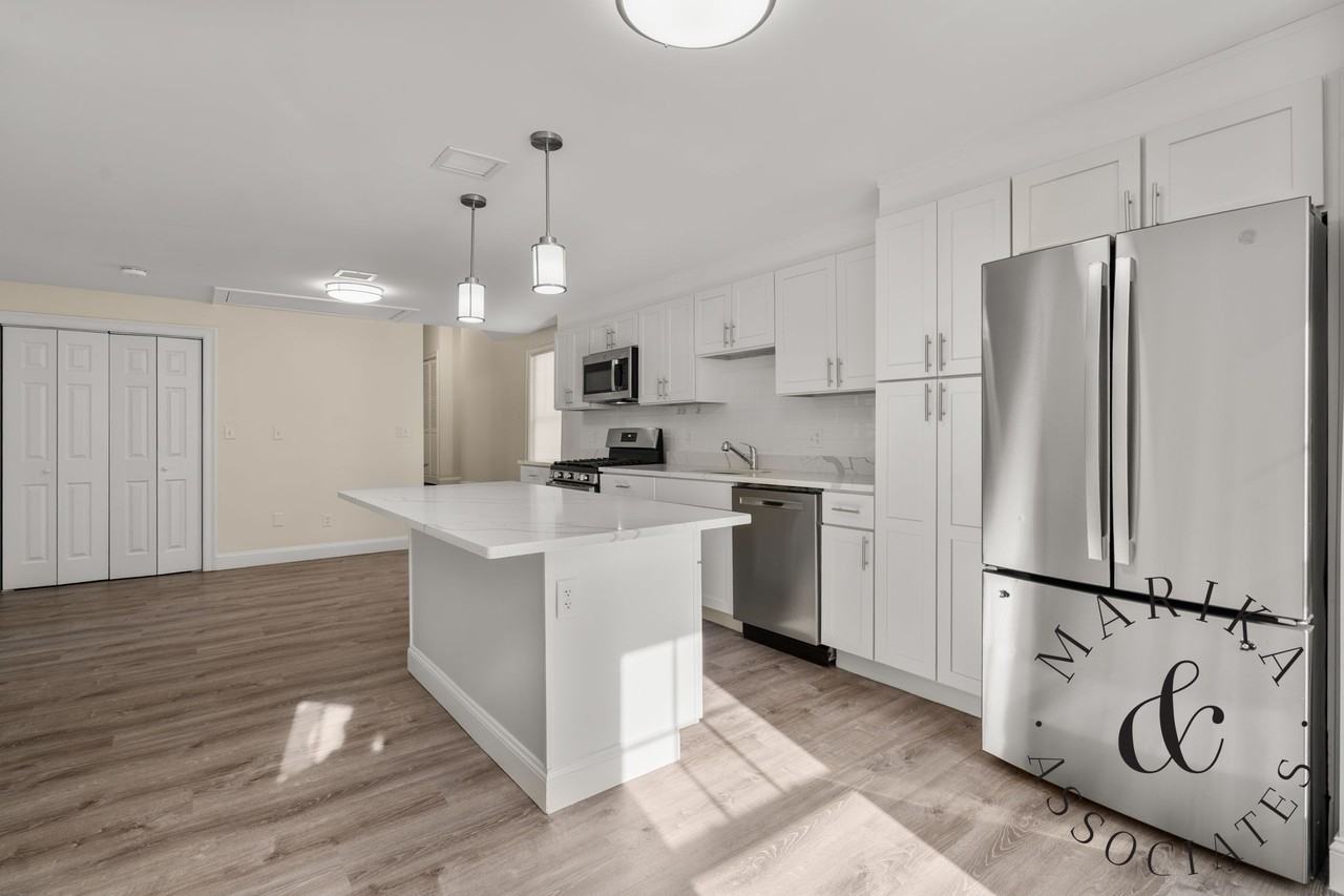 22 Oakland St #B - Photo 4 of 24