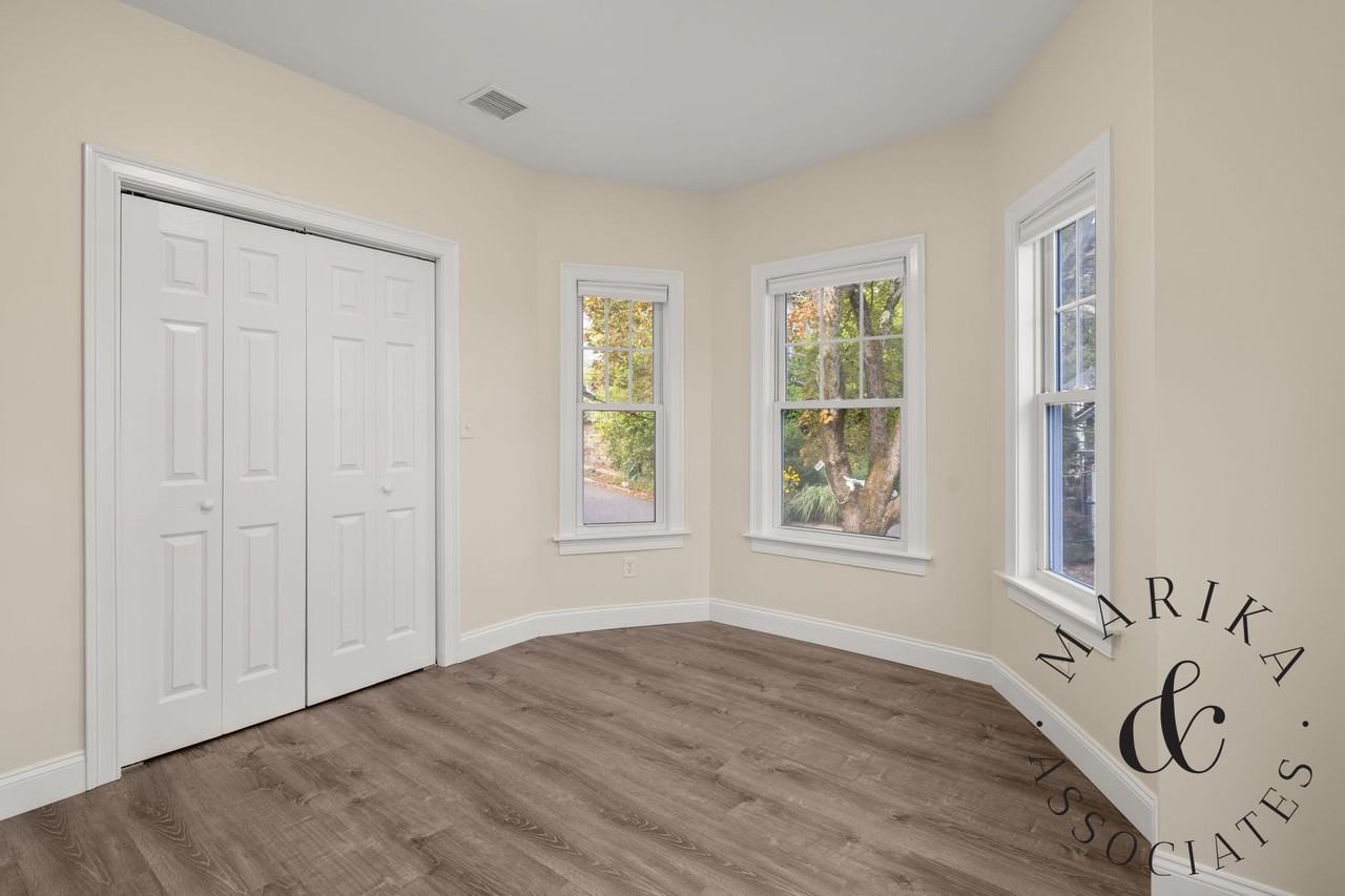 22 Oakland St #B - Photo 7 of 24