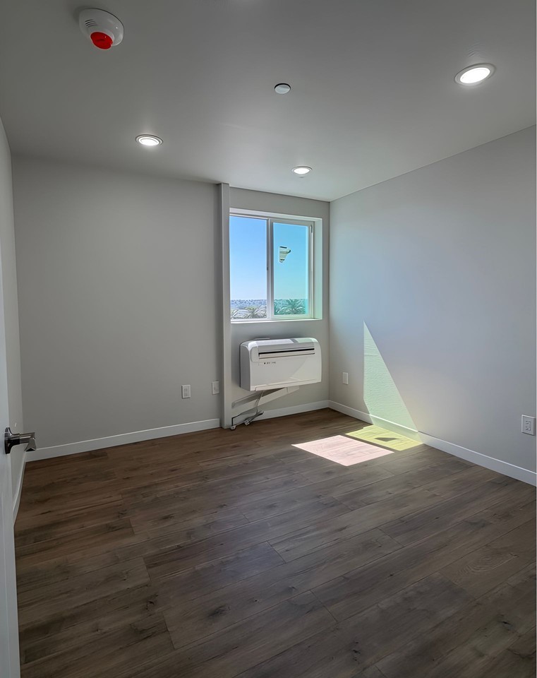 LEASING SPECIAL — THROUGH OCTOBER 31ST ONLY! Gorgeous 1 bed/1 bath Apartments ~ HACLA & LACDA VOUCHERS ARE ACCEPTED! - Photo 4 of 28